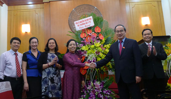 越南祖国阵线中央委员会主席阮善仁会见中央及地方代表团